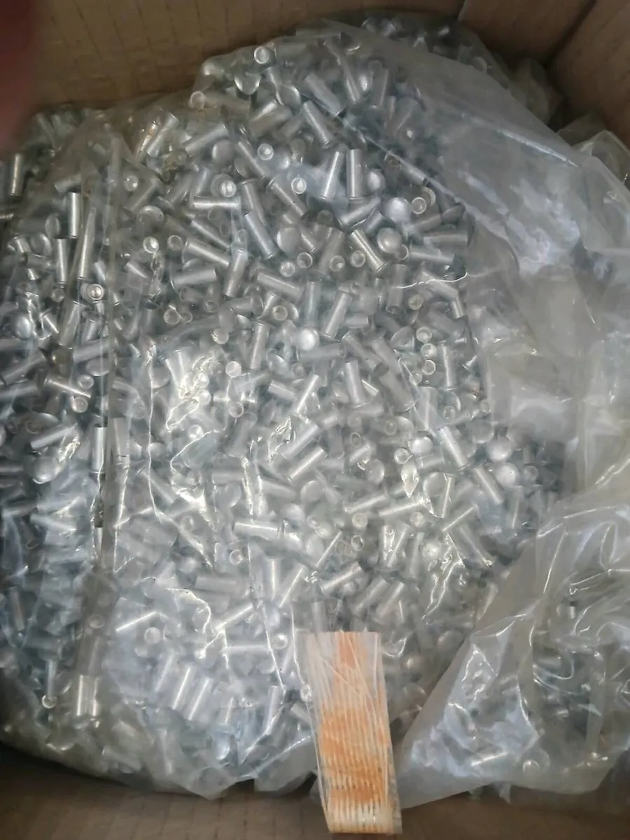 SALE: 5,000 rivets, each approx 13mm long - Image 3