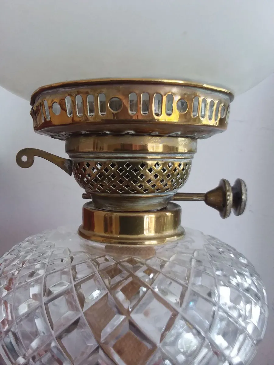 Antique double burner oil lamp - Image 4