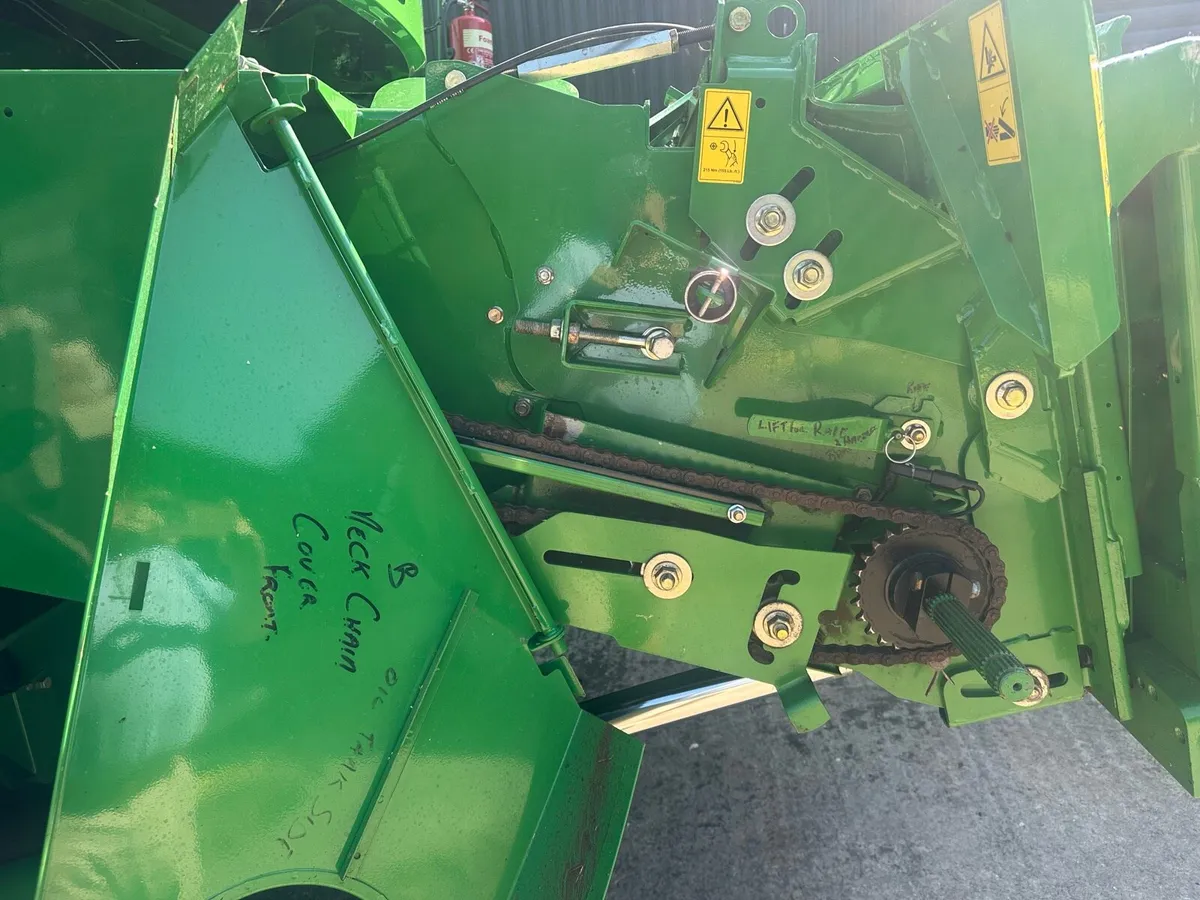 John Deere T550 combine - Image 3