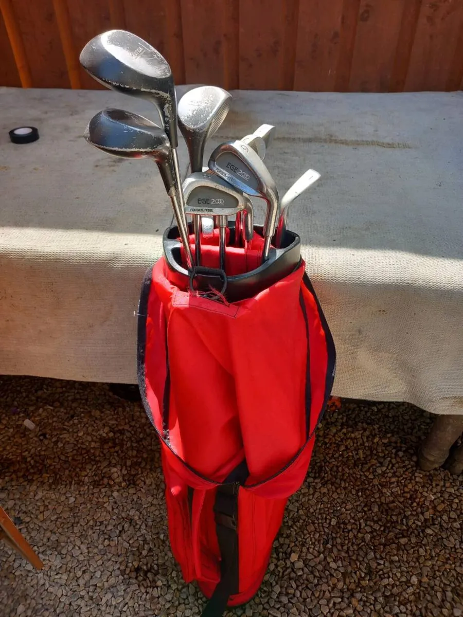 Golf clubs and bag.  Right handed clubs - Image 1
