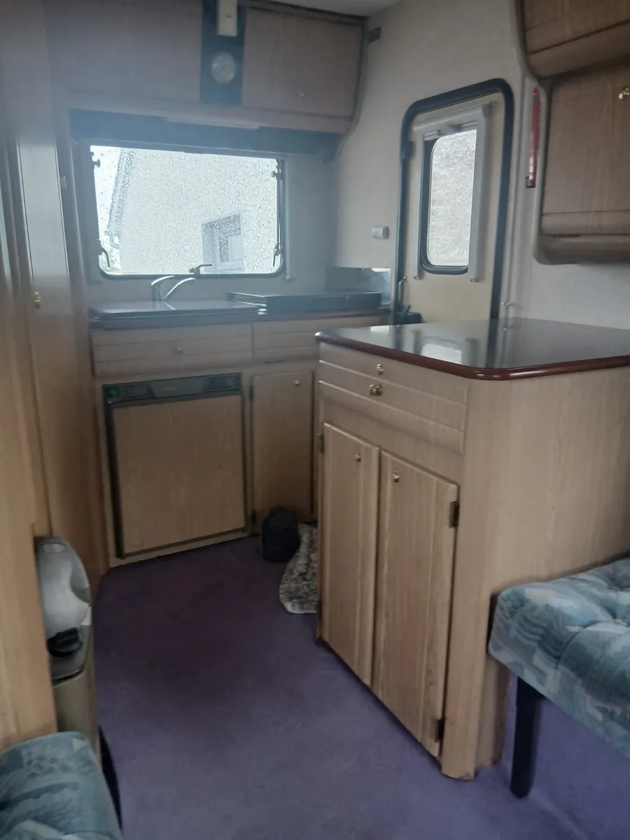 Camper van - Image 4