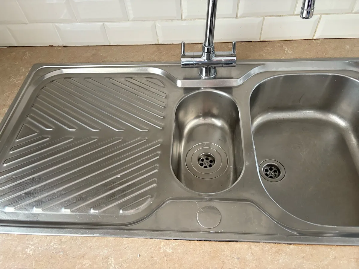 Kitchen sink with taps - Image 3
