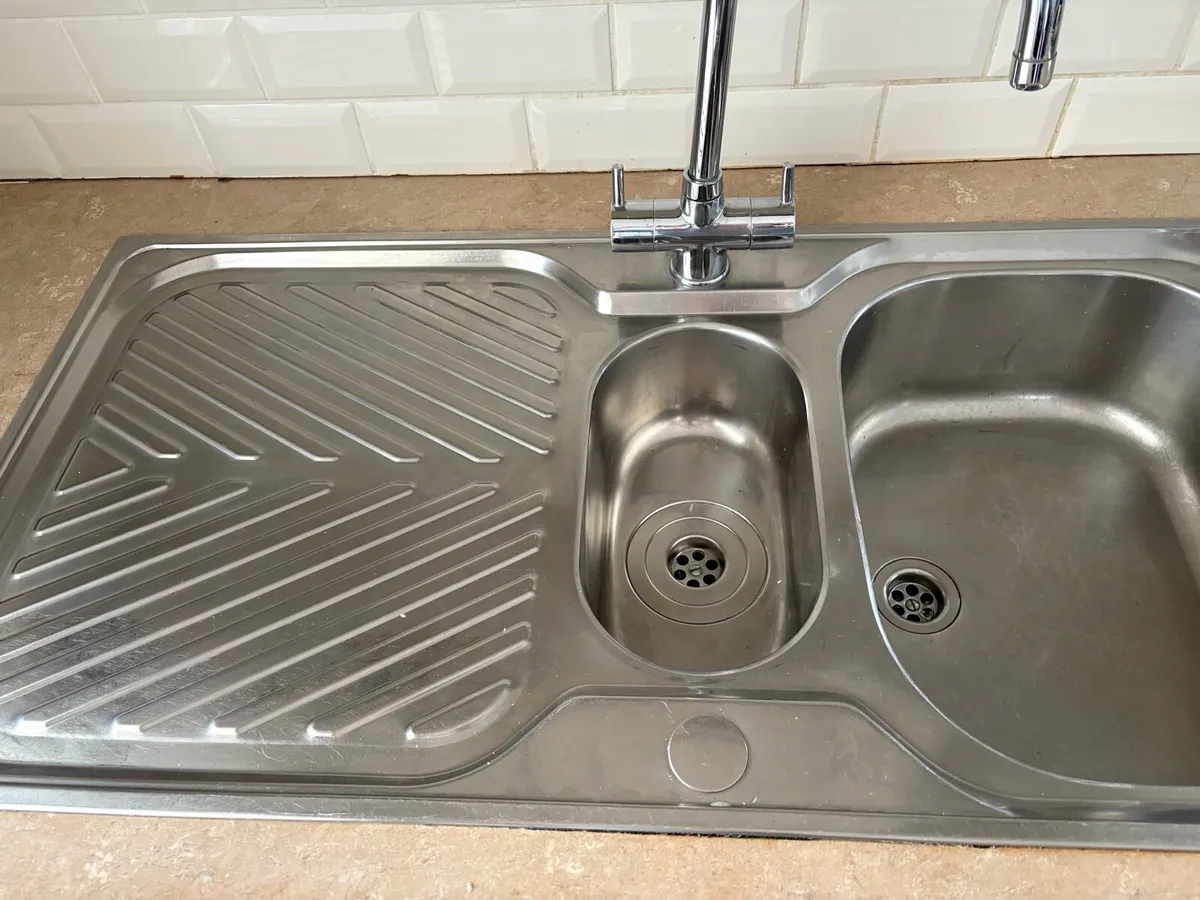 Kitchen sink with taps - Image 4