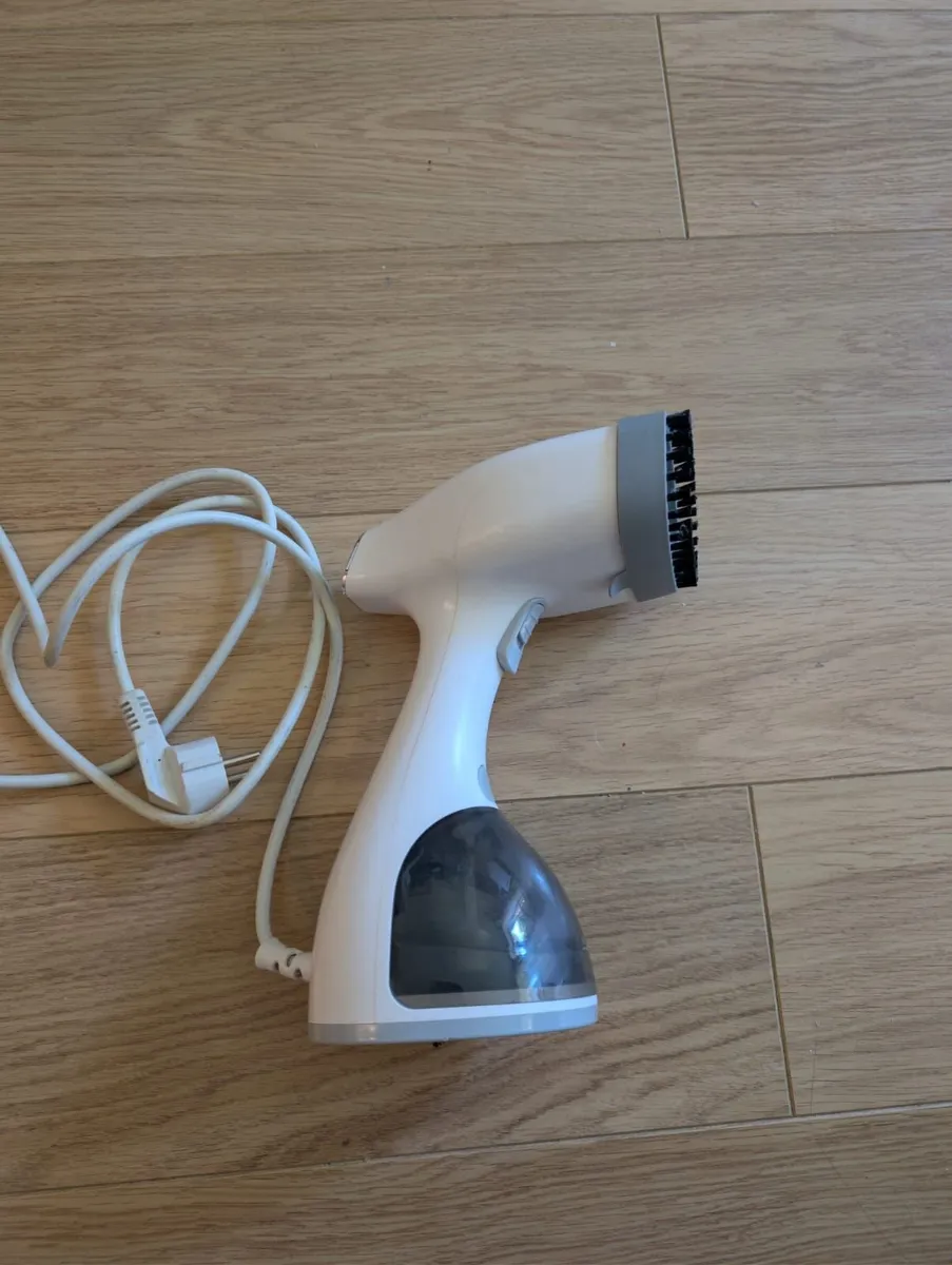 Amazon clothes steamer - Image 1