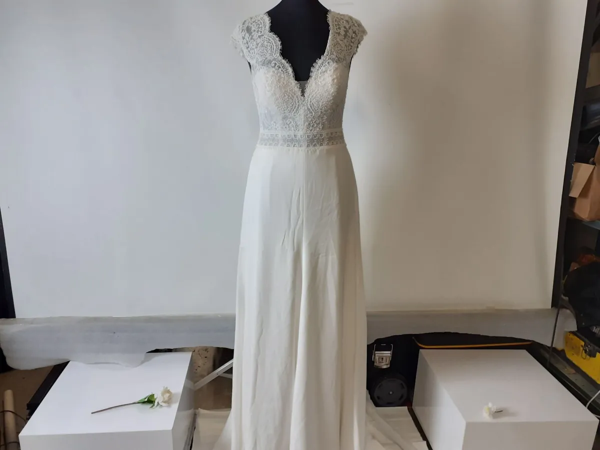 Online Alice May Bridal Wedding Dresses Auction - Image 4