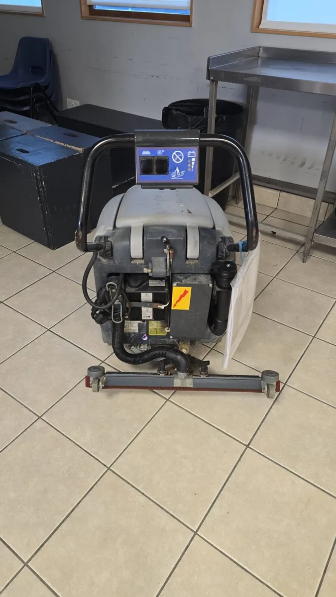 Nilfisk floor cleaner - Image 3