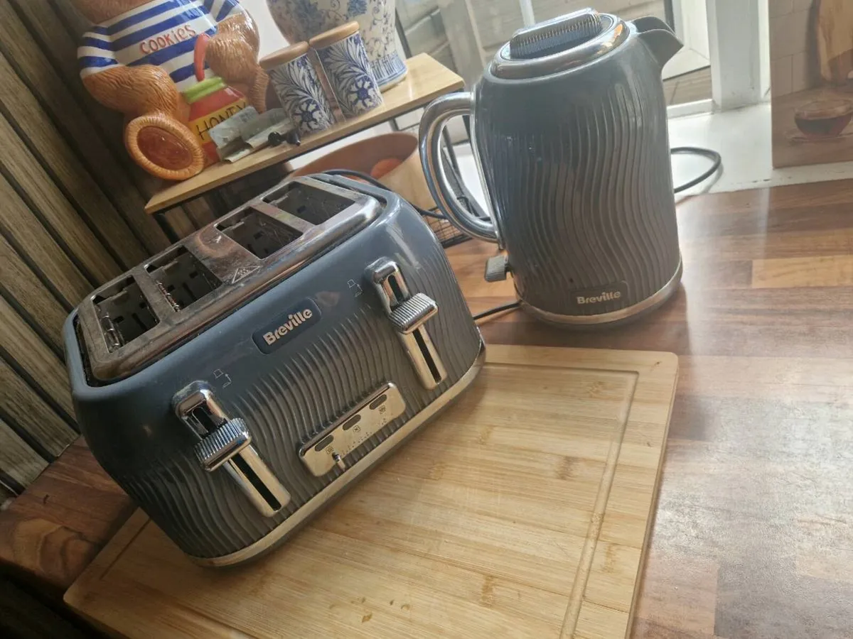 Kettle amd toaster - Image 1