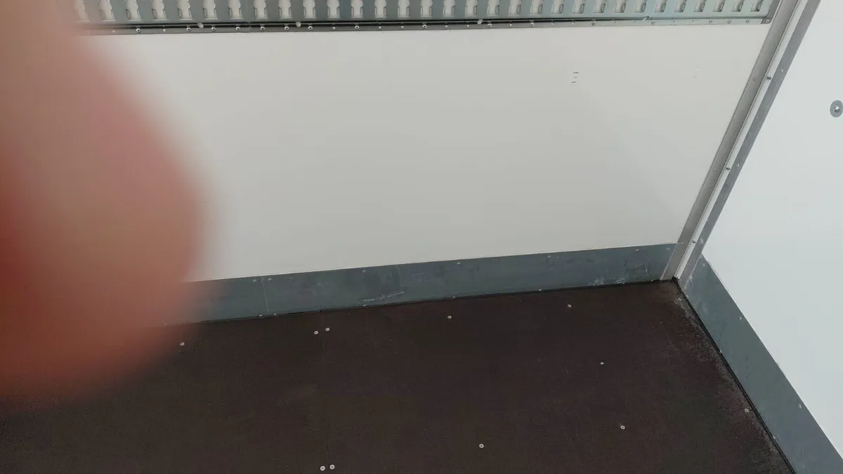MAN TGE 140 Low Platform Box Box Body - Image 4