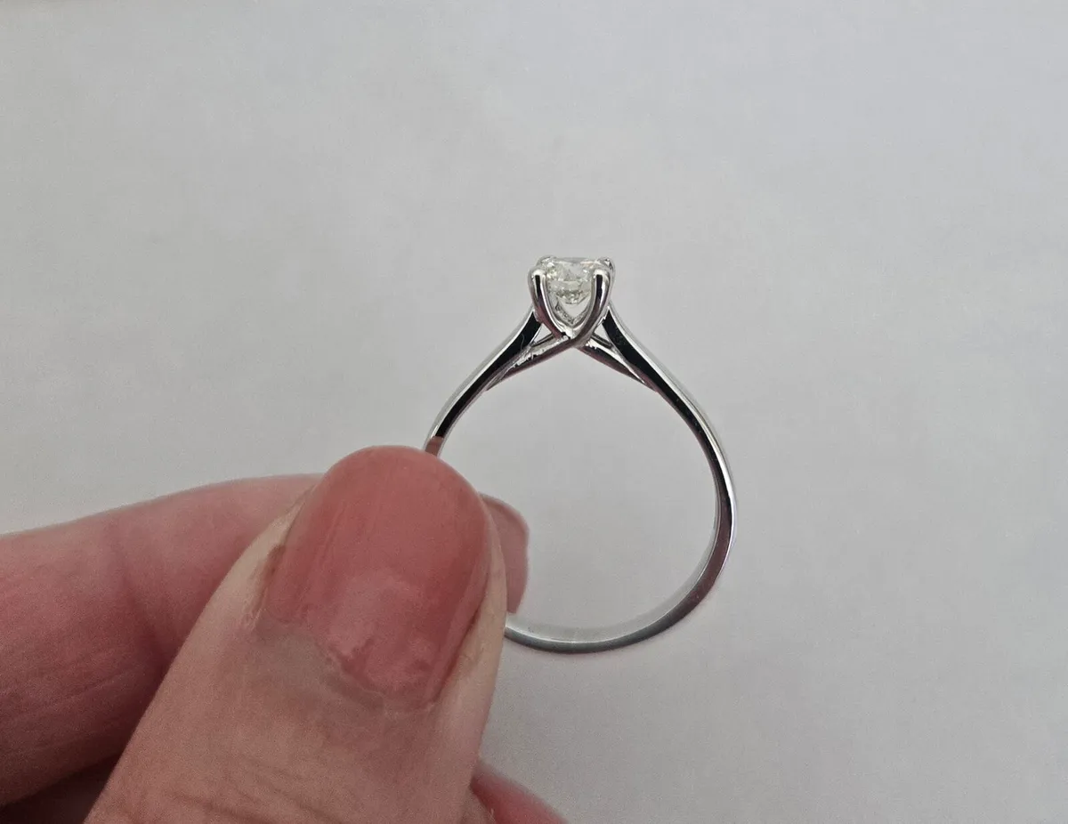 18 Ct White Gold Diamond Engagement Ring set 18 Ct - Image 2