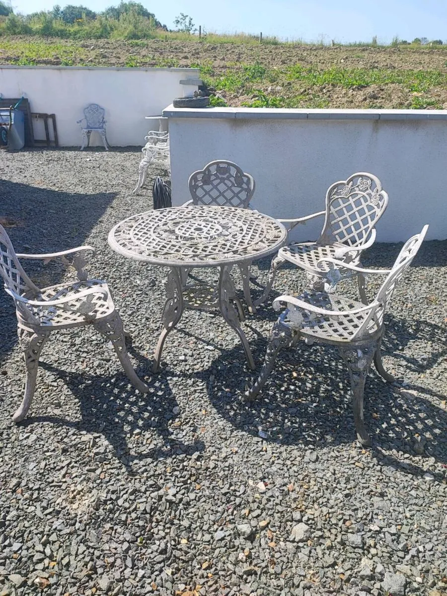 Garden furniture - Image 1