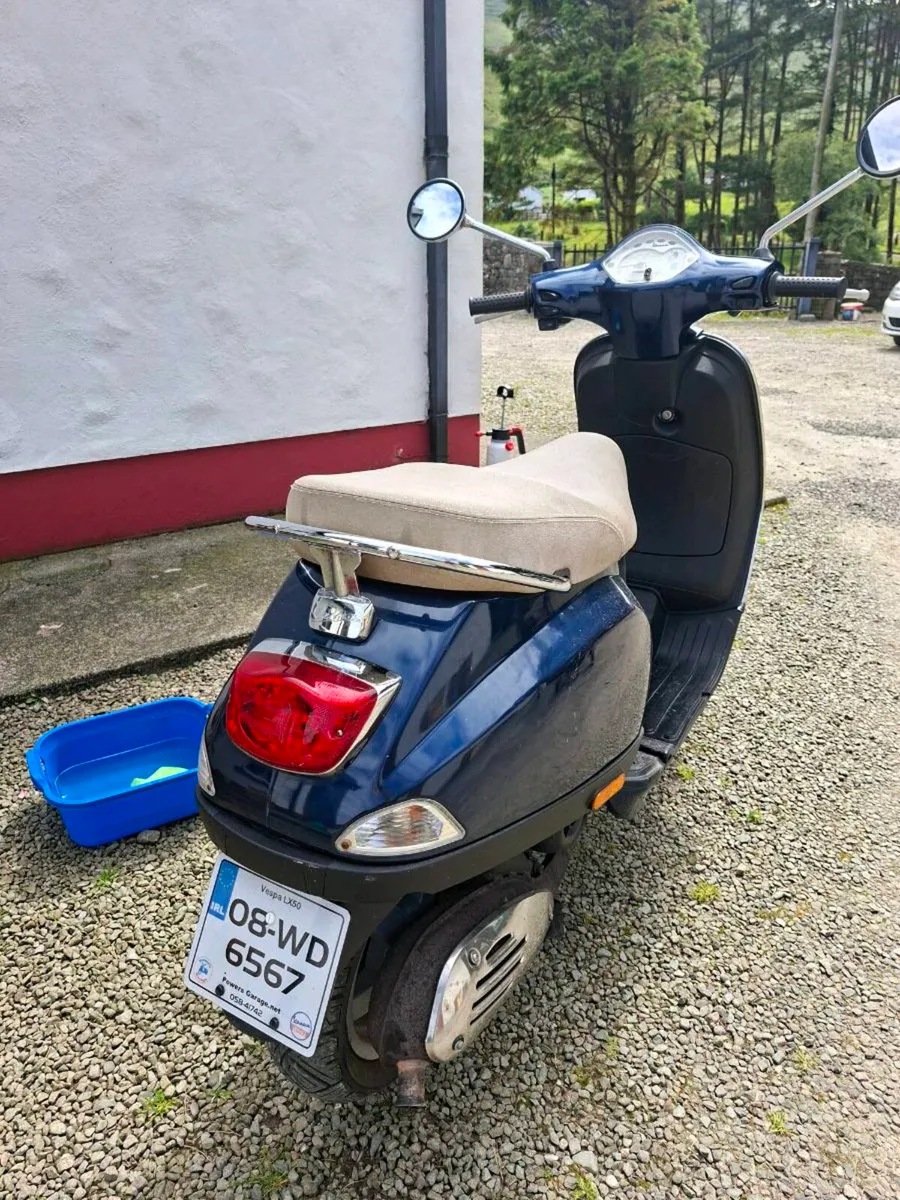 Vespa scooter - Image 2