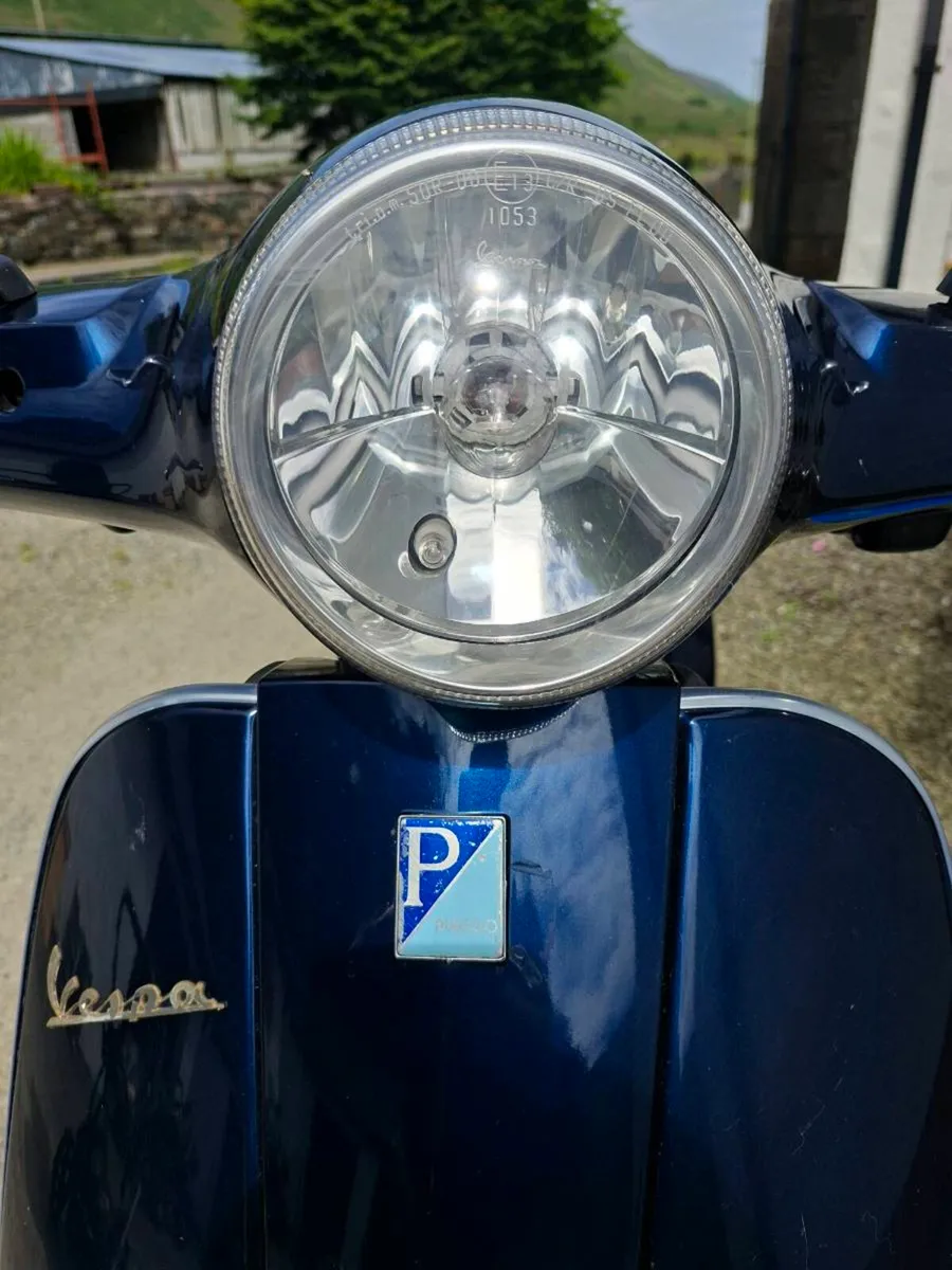 Vespa scooter - Image 4