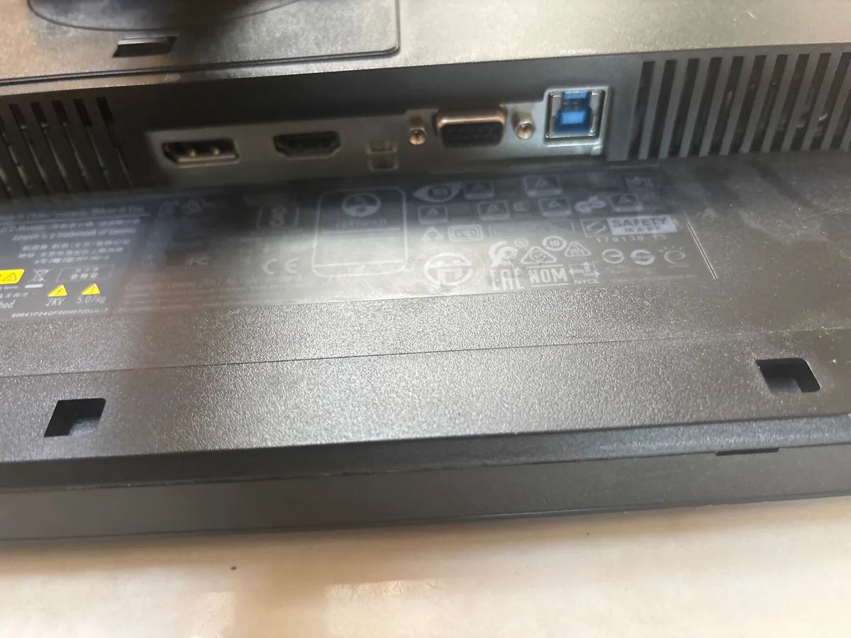 24 inch Lenovo monitor - Image 4