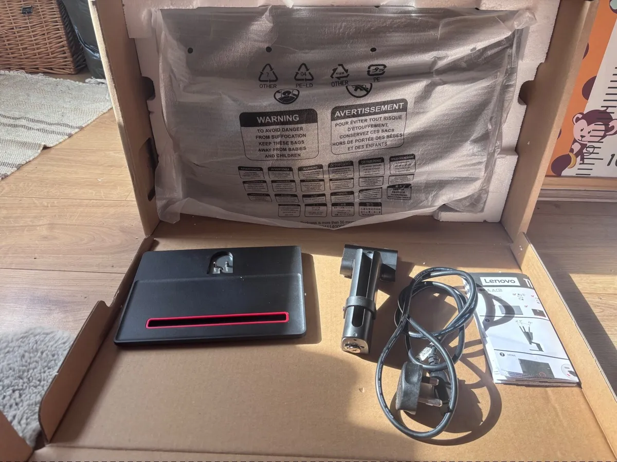 ThinkVision flat panel monitor - Image 4