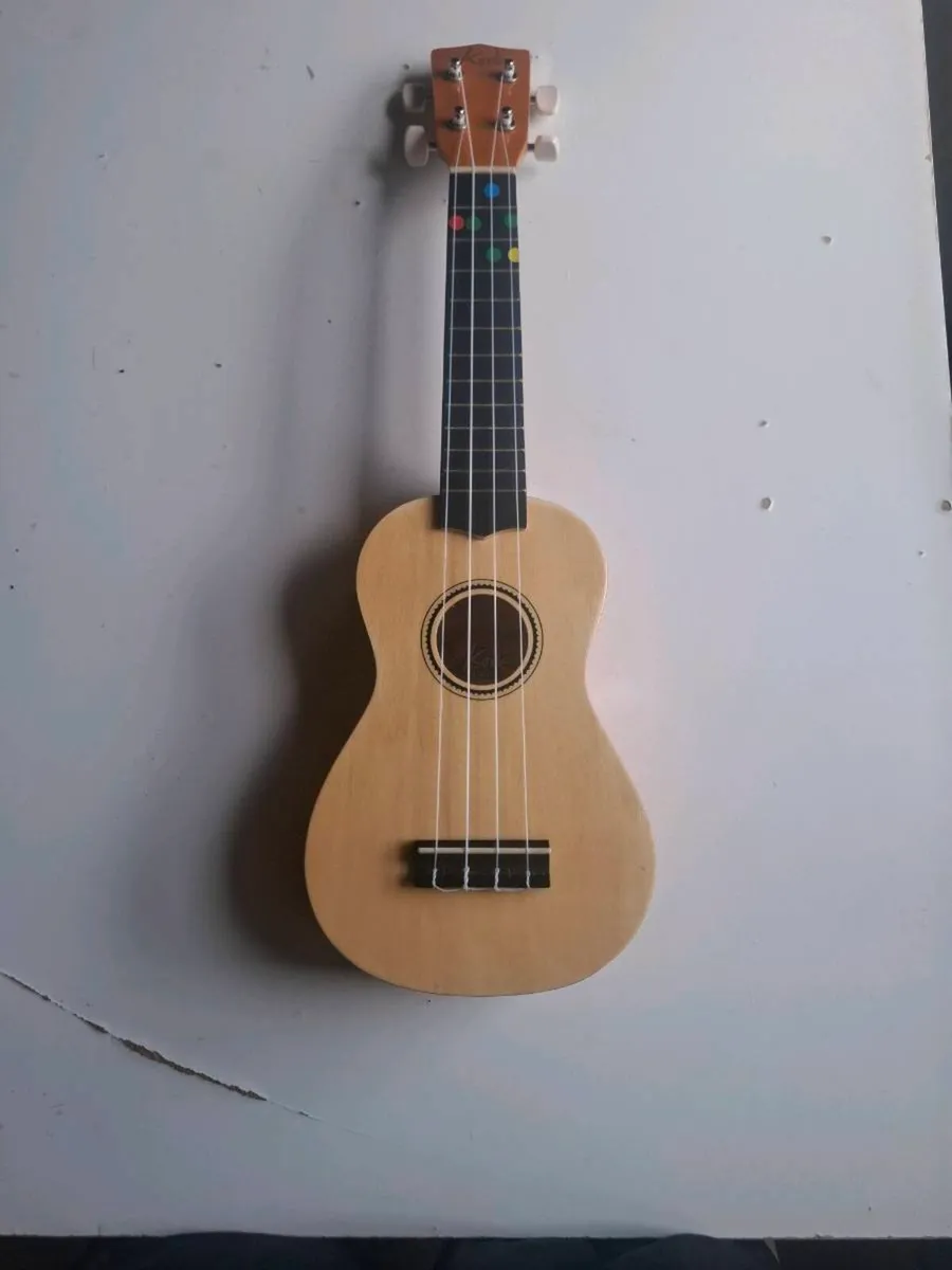 Ukulele with bag - Image 1