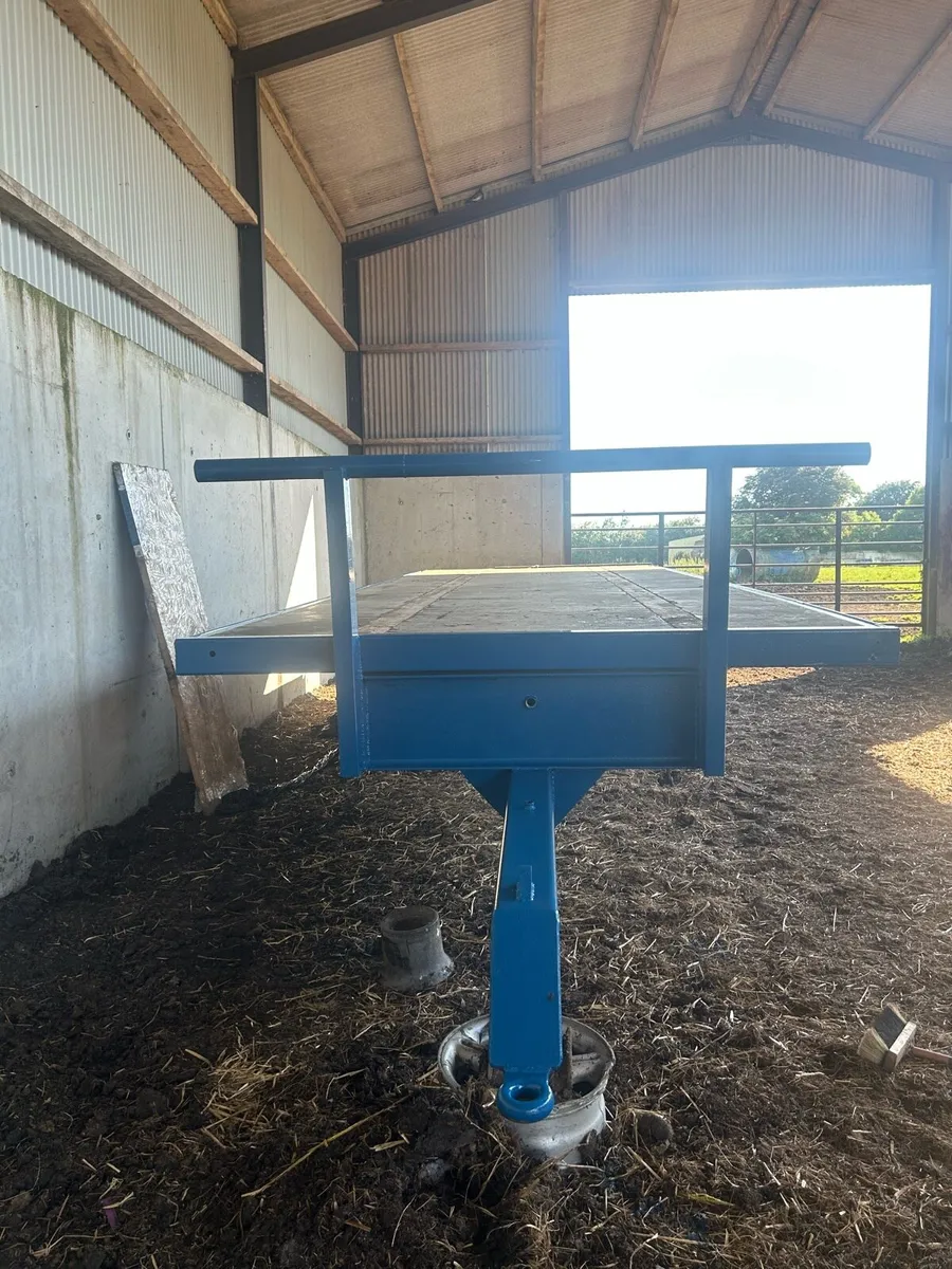 Bale trailer - Image 1