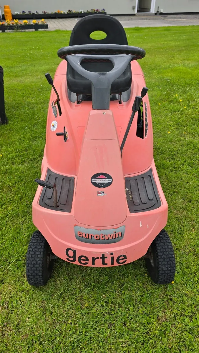 Castlegarden F72 Ride-On Lawnmower - Image 1