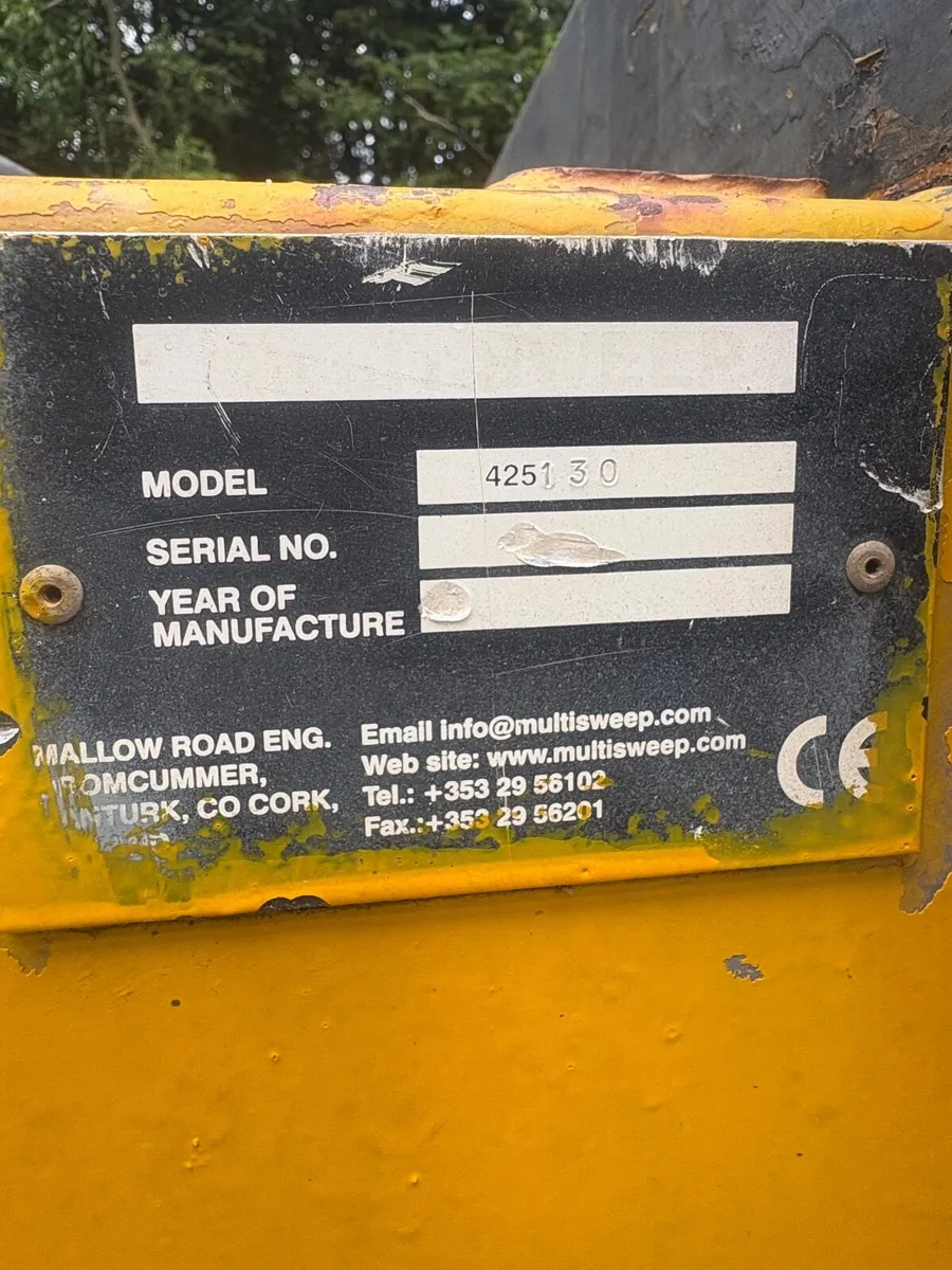 Forklift Road sweeper - Image 3