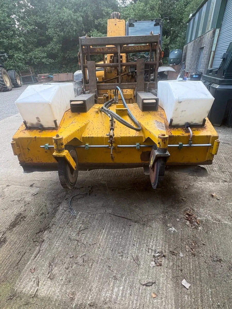 Forklift Road sweeper - Image 1