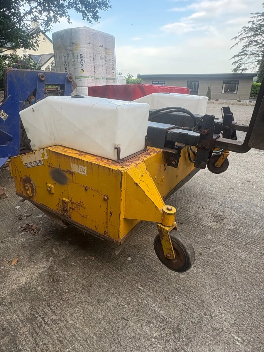 Forklift Road sweeper - Image 2