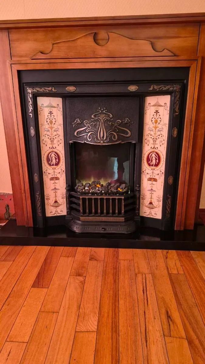 Electric fire and surround - Image 1