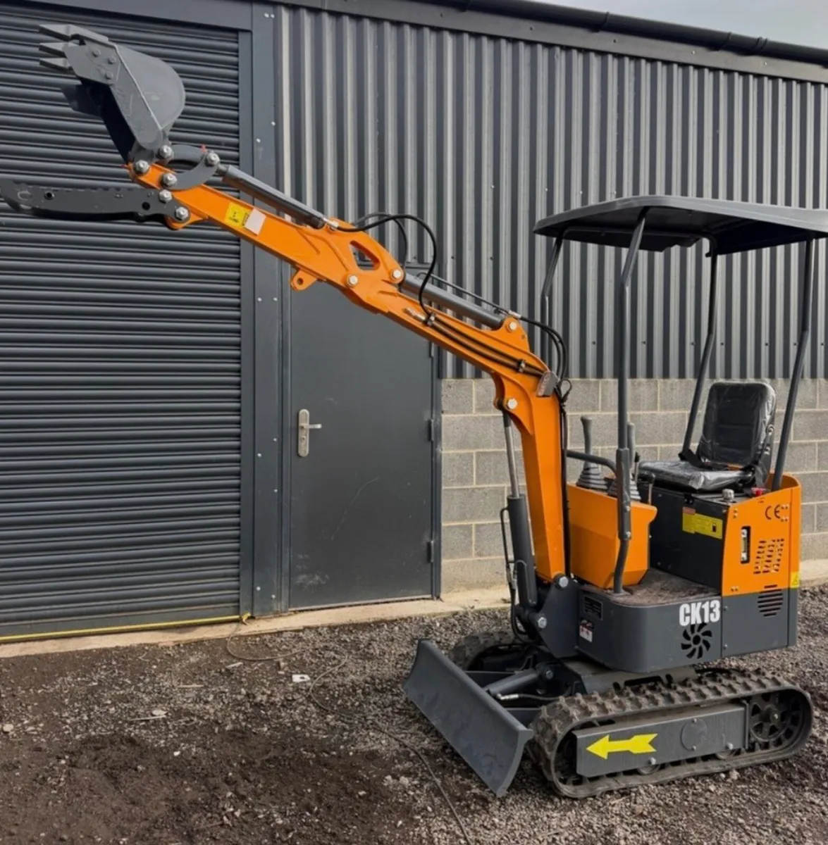 Captock Ck13D mini Micro Digger. . Thumb Grab . - Image 1