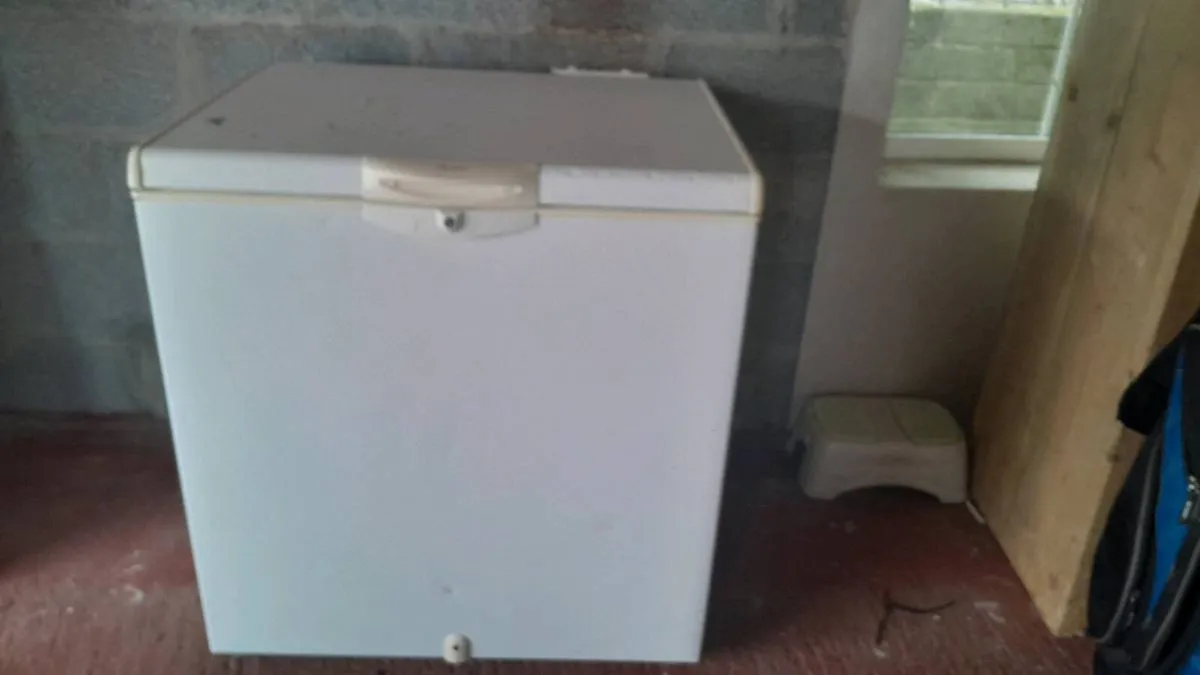 Whirlpool Chest Freezer - Image 1