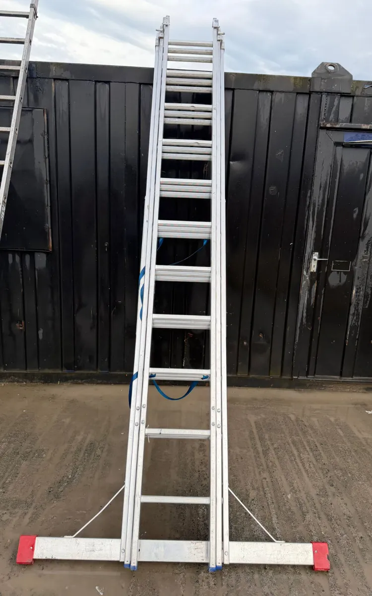 Aluminium Triple Extension Ladder - Image 1