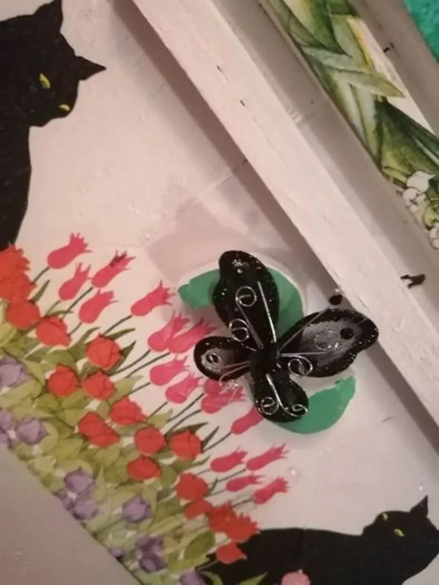 Whimsical hobbit/fairy door shelf unit - Image 2