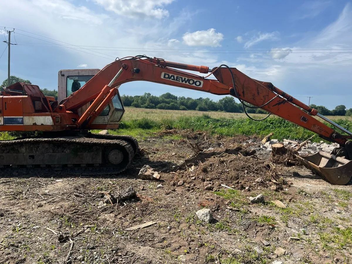 Daewoo track machine /excavator - Image 1