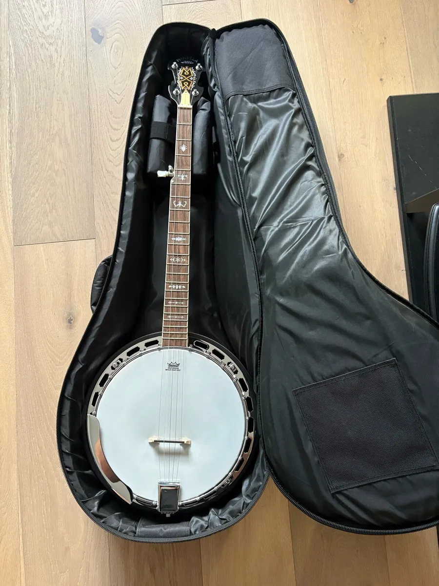 5 String Bluegrass Banjo & case - Image 1