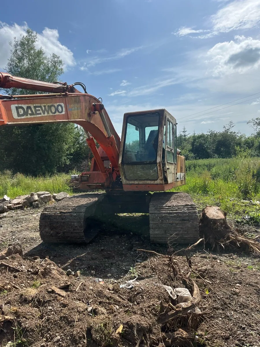 Daewoo track machine /excavator - Image 3