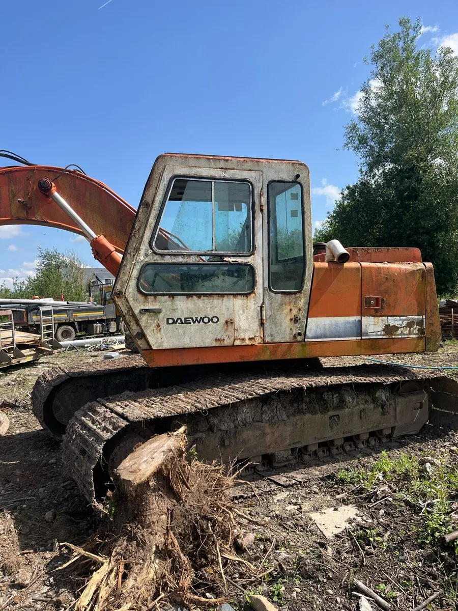 Daewoo track machine /excavator - Image 4