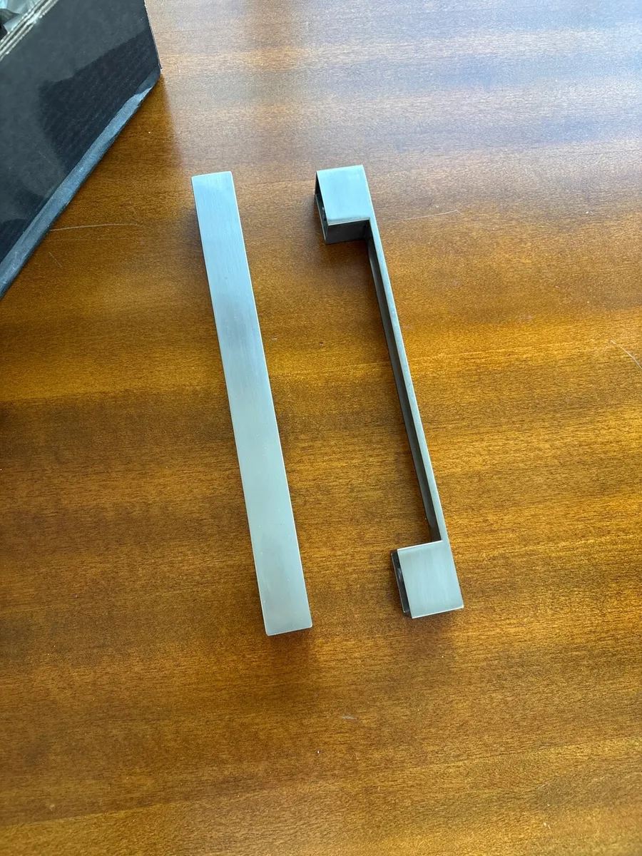 30 x silver kitchen door handles - Image 1