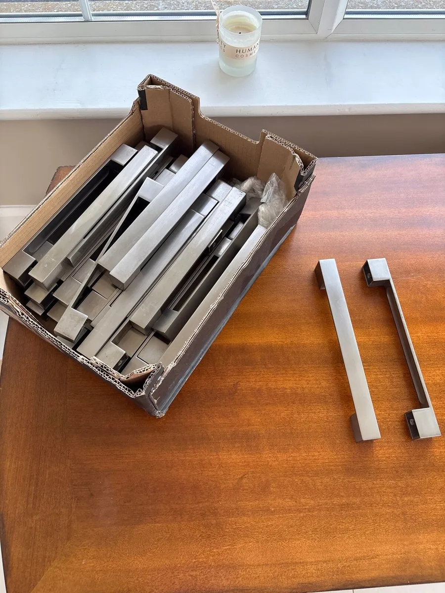 30 x silver kitchen door handles - Image 2