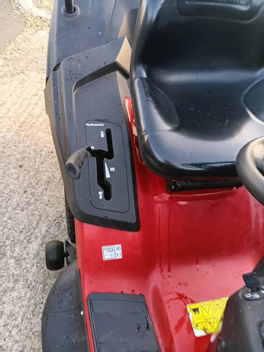 Craftsman ride on lawnmower - Image 3