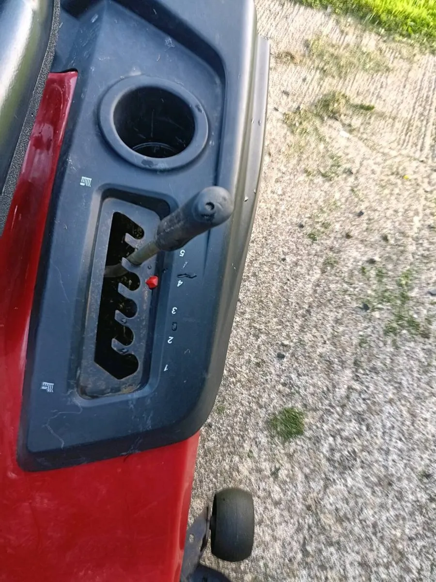 Craftsman ride on lawnmower - Image 1