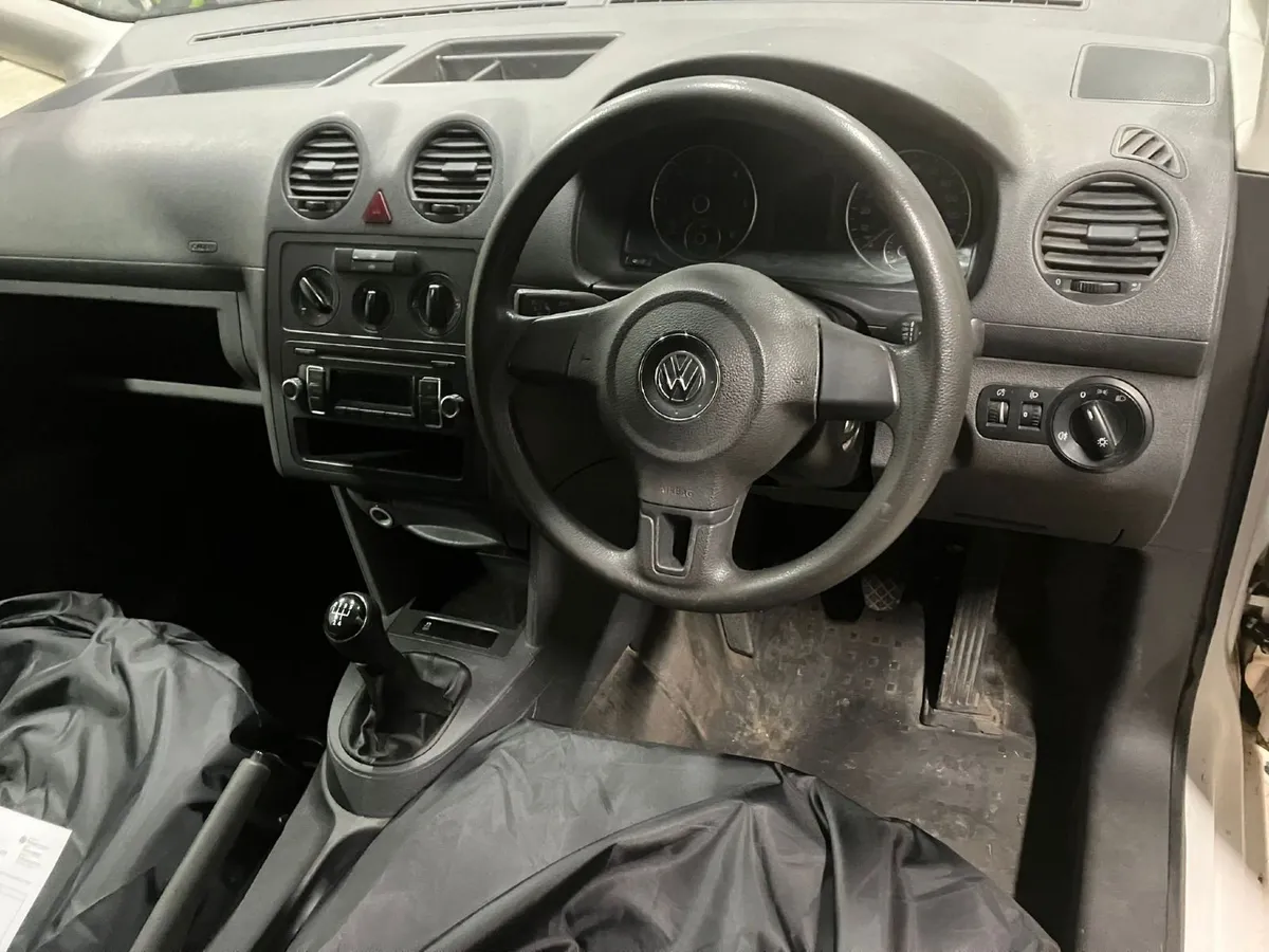 Volkswagen Caddy Van 2015 - Image 4