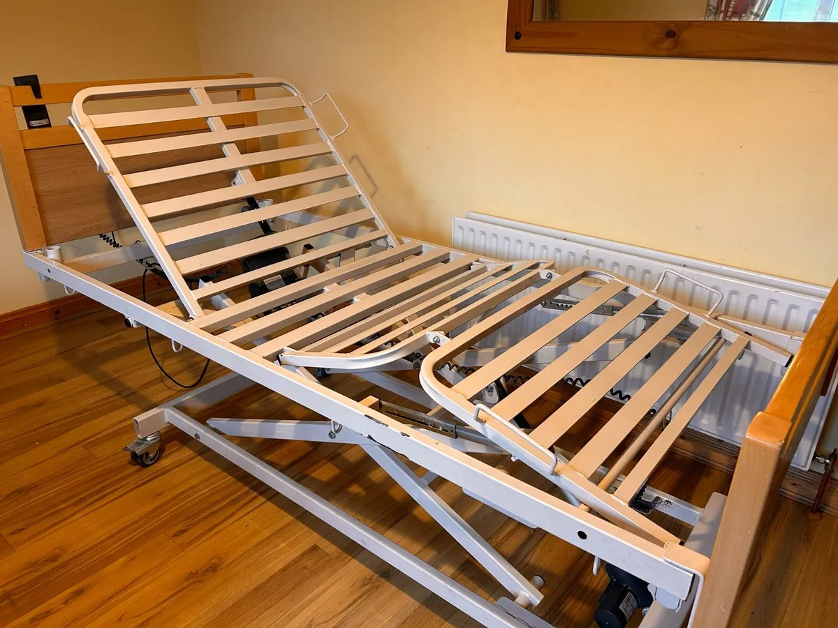 Fully electric hospital bed with brand new ma - Image 3