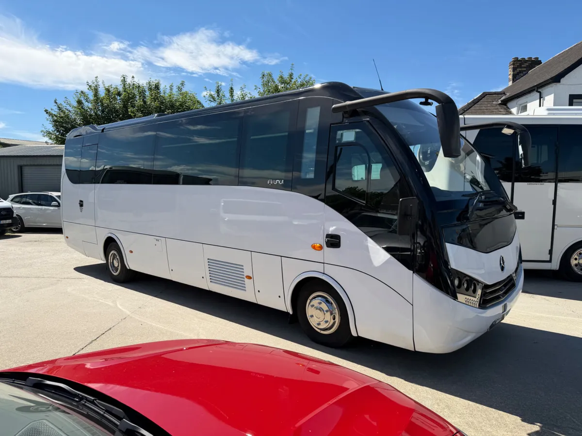 2018 Mercedes unvi voyager gt automatic - Image 1