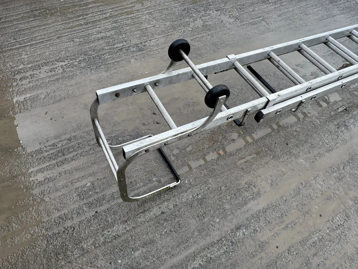 Aluminium Roof Ladder with Ridge Hook - Image 4