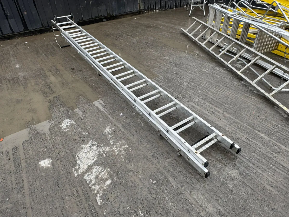Aluminium Roof Ladder with Ridge Hook - Image 1