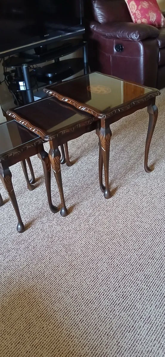Vintage nest of tables,  and Matching Coffee table - Image 4