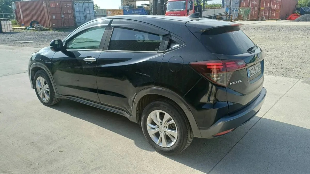 Honda vezel 2020 hybrid 95k km - Image 4