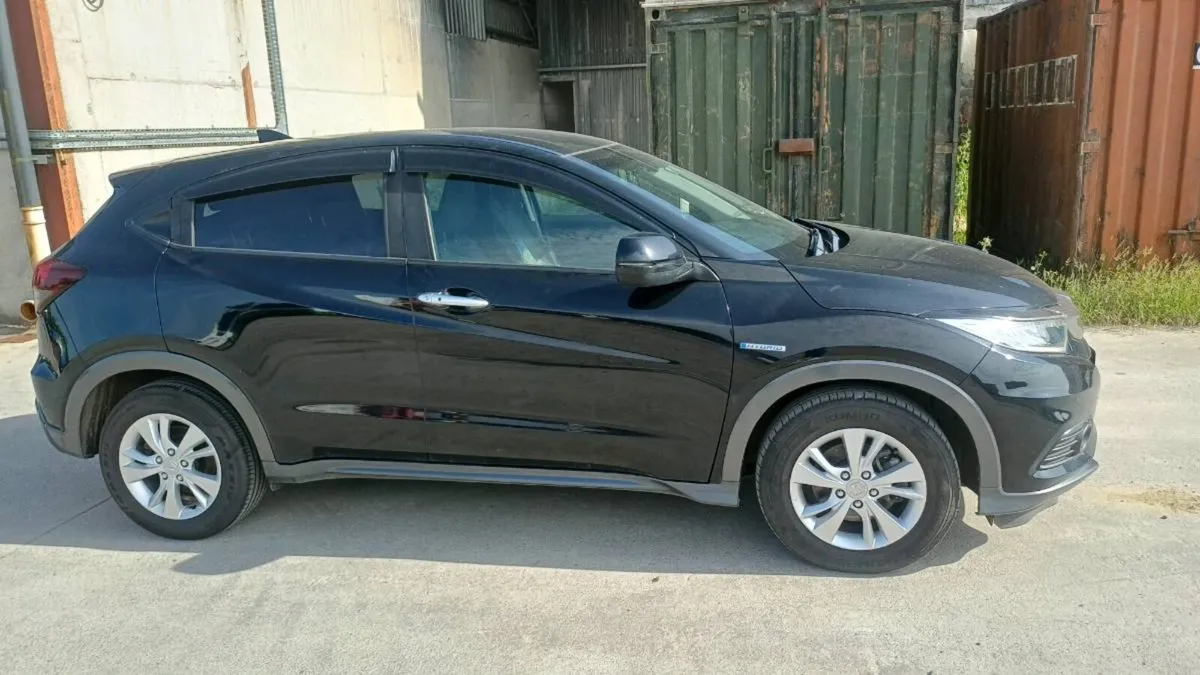 Honda vezel 2020 hybrid 95k km - Image 2