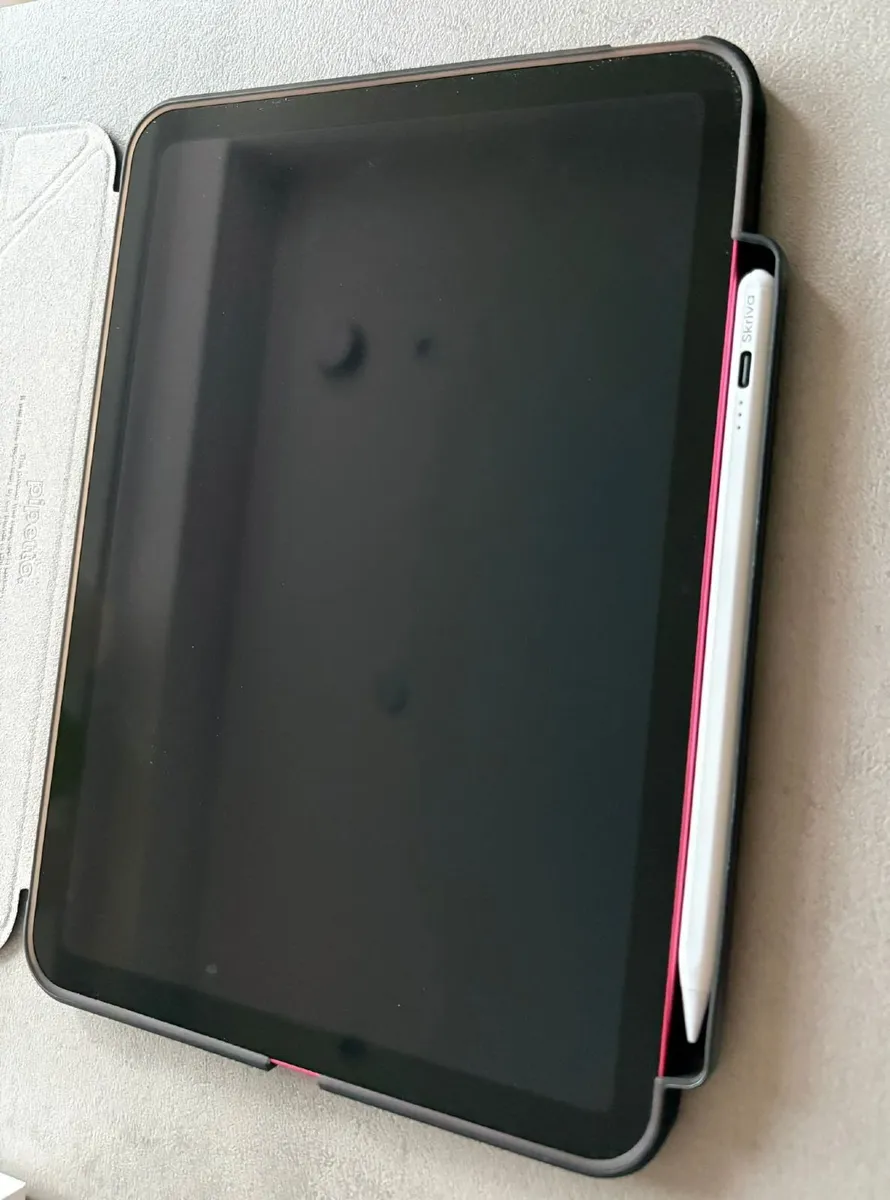 Ipad series 11 - Image 2