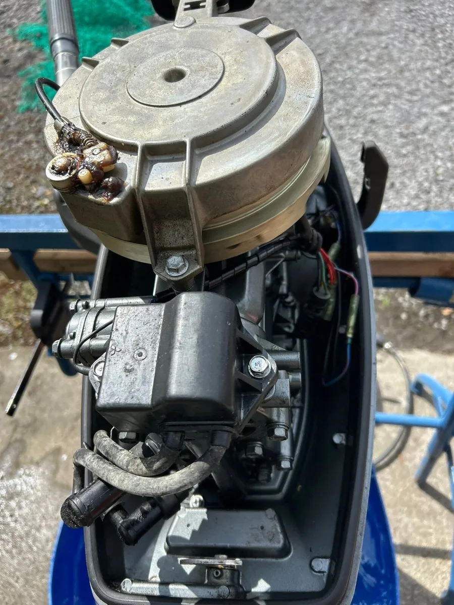 15HP 2 stroke Suzuki outboard - Image 2