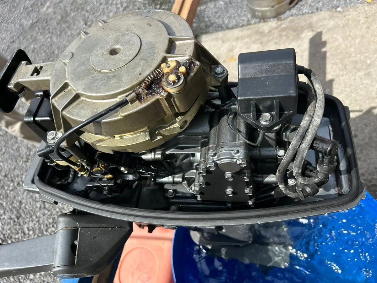 15HP 2 stroke Suzuki outboard - Image 3