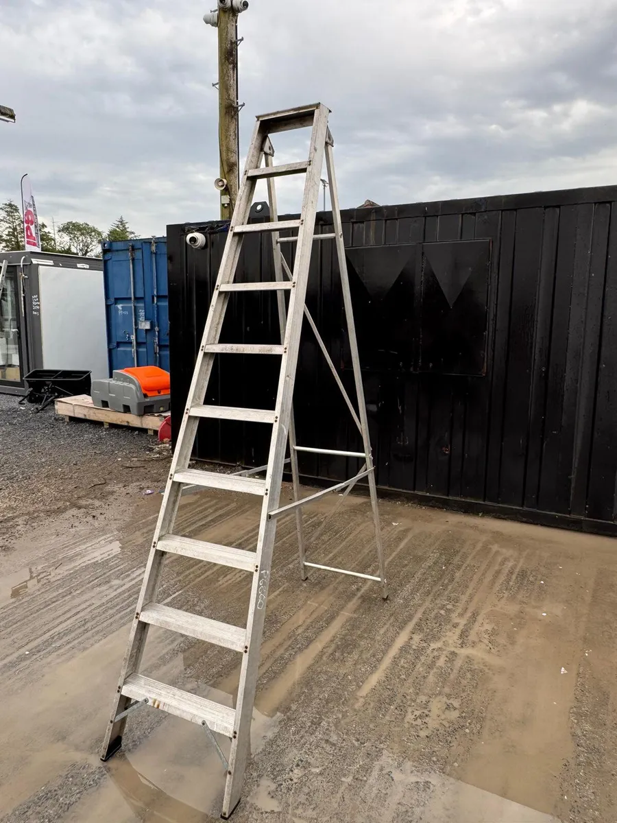 Aluminium Swingback Step Ladder 9 Tread - Image 3