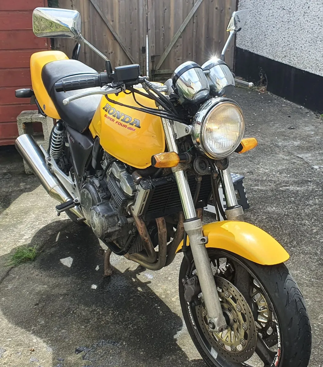 1993 Honda CB400SF Metallic Yellow - Image 2